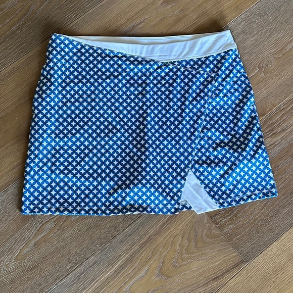 CALLAWAY Geo Floral Print Wrap Golf Skort in Brilliant White - Picture 4 of 9